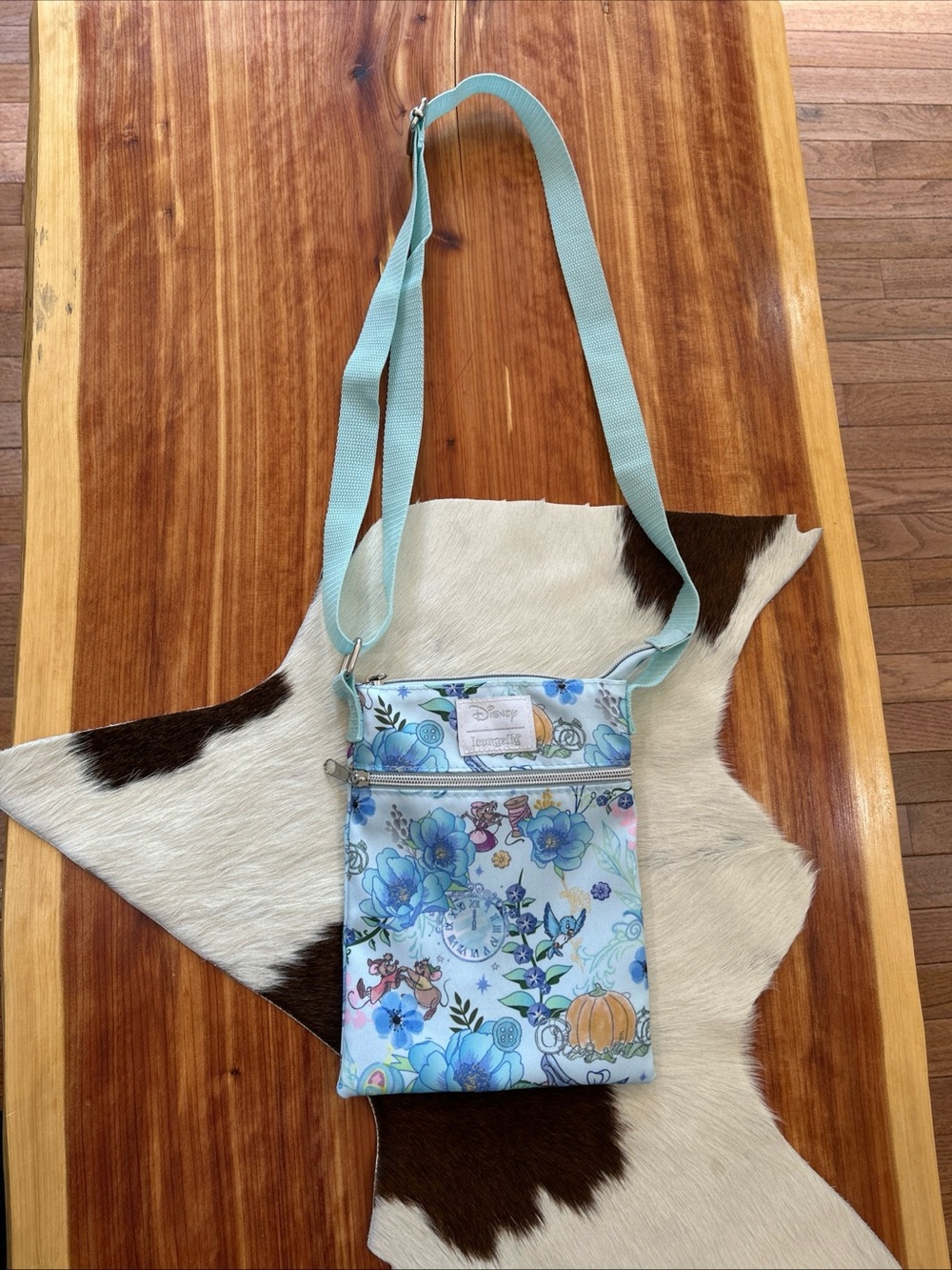 Disney Loungefly Cinderella Mice Floral Passport Crossbody Bag Light Blue - Picture 7 of 7